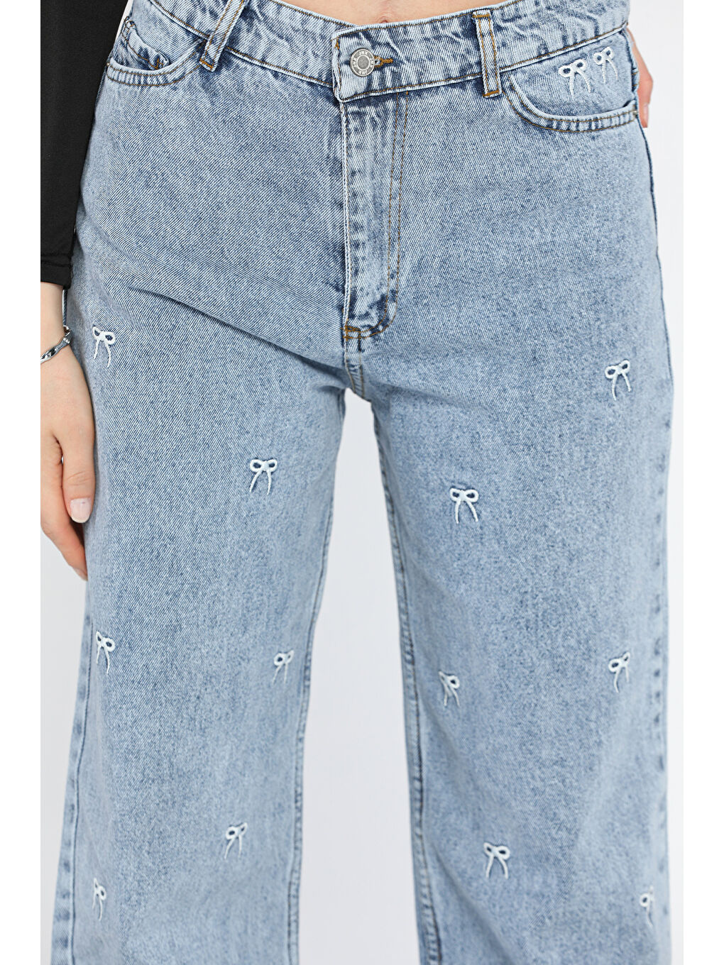 Mavi Kurdele Nakışlı Yüksek Bel Bol Paça Kadın Jean Pantolon-3