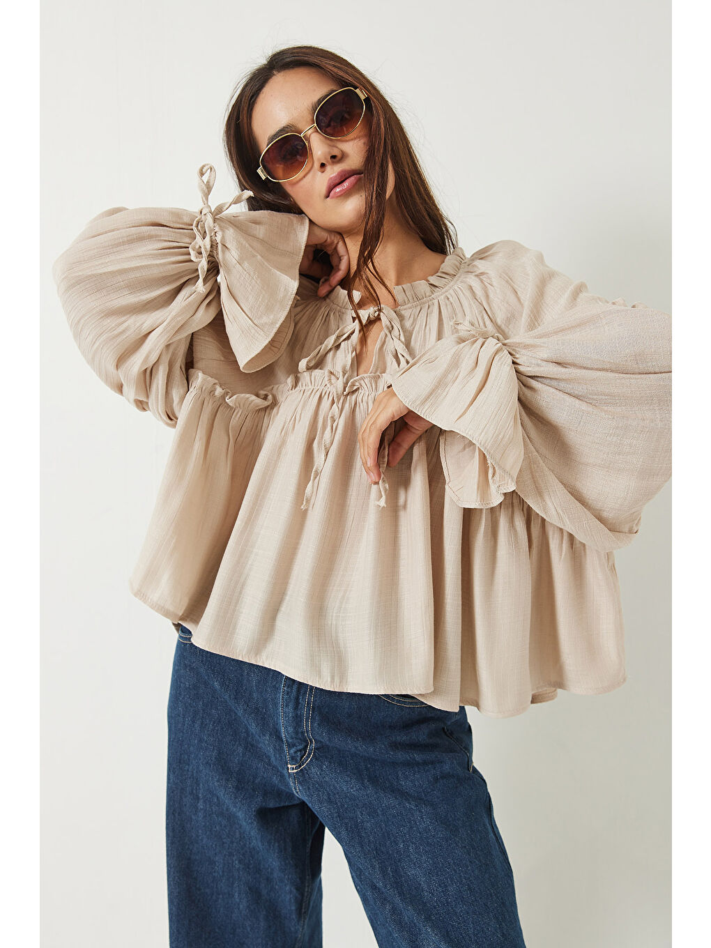 Bej Kadın Bağlama Detaylı Balon Kol Salaş Gofre Bluz-2