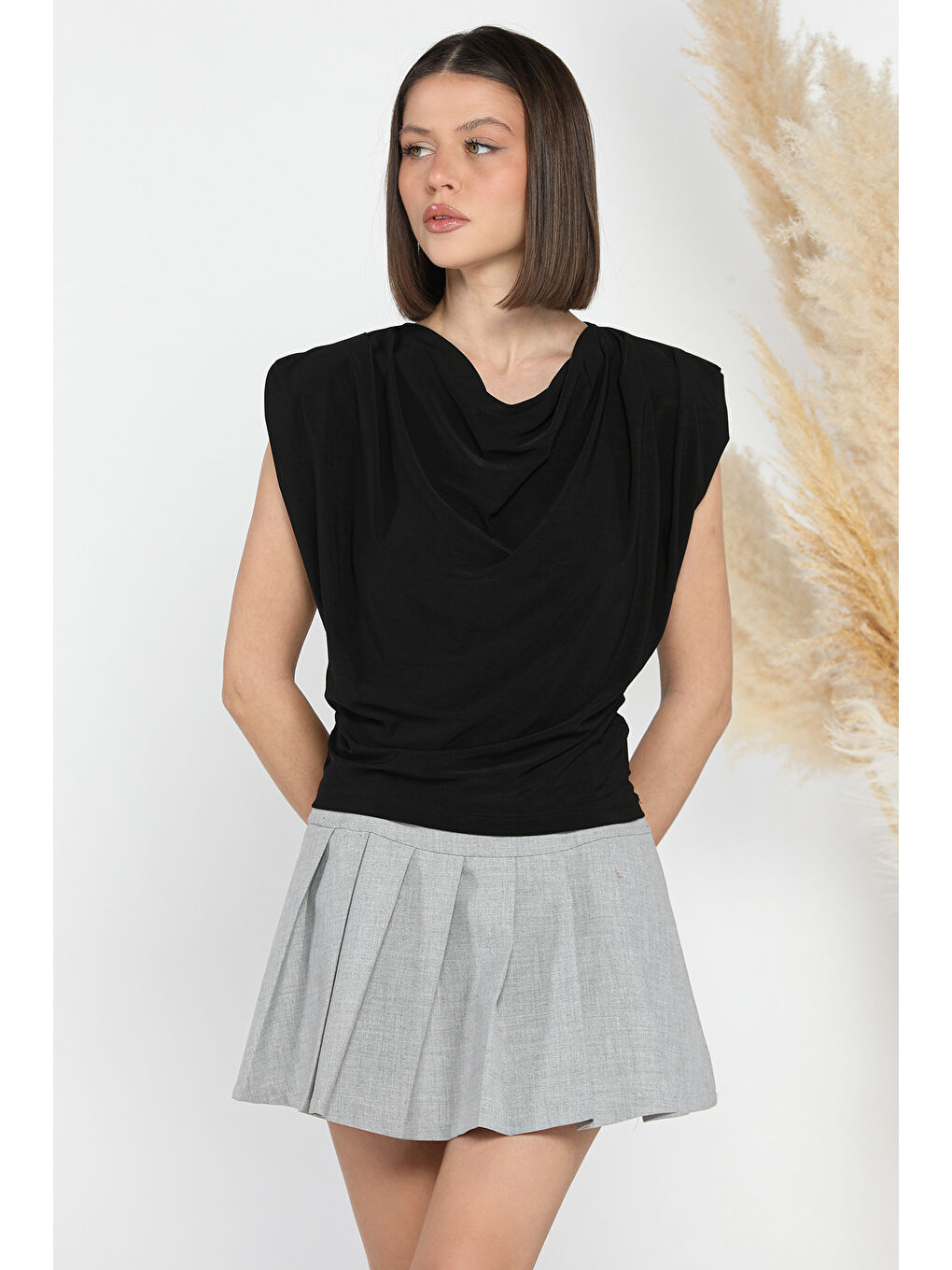 Siyah Vatkalı Omuz Drapeli Kadın Bluz-1