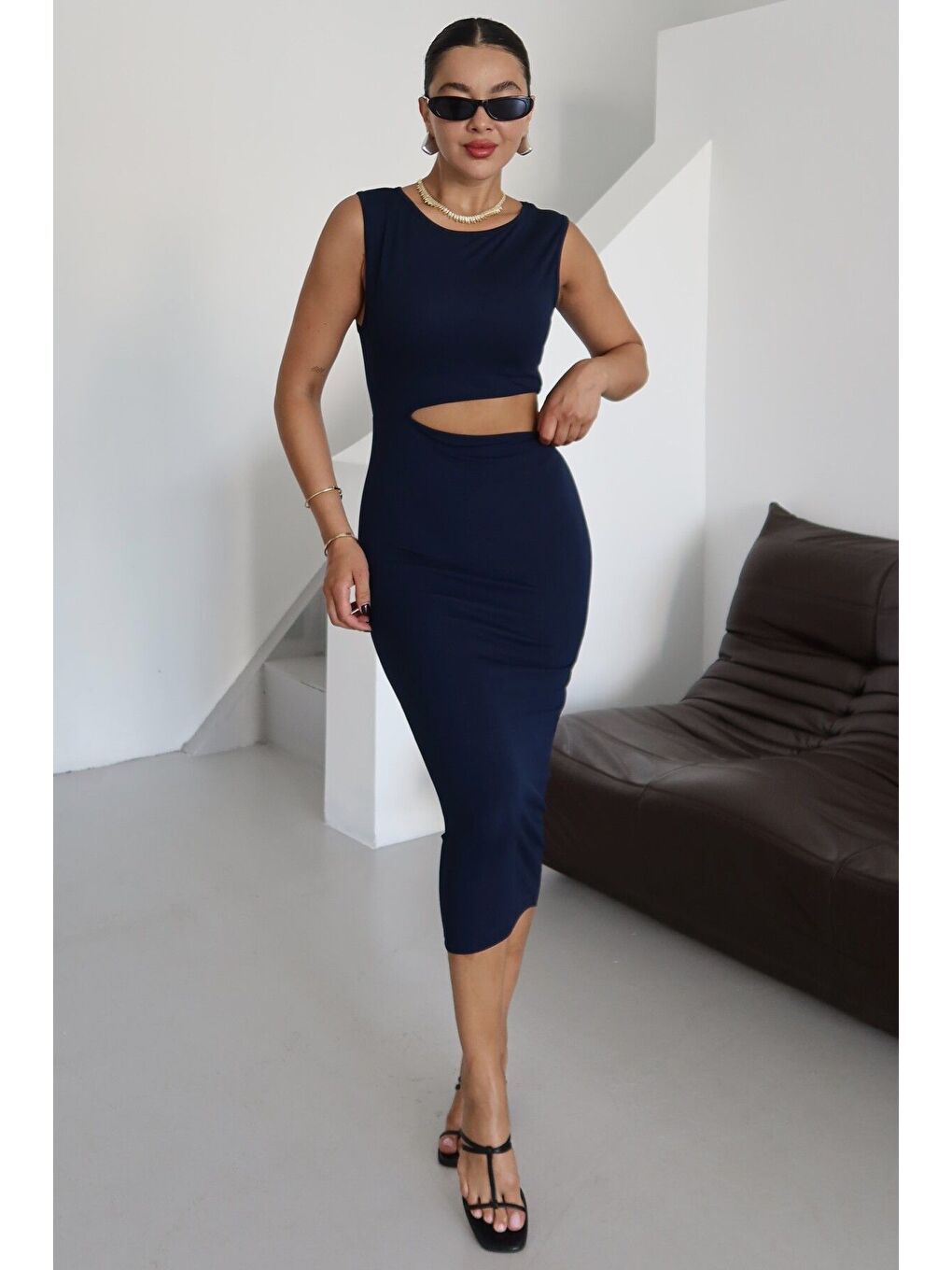 Kadın Lacivert Kolsuz Bel Pencere Detaylı Midi Boy Elbise-6