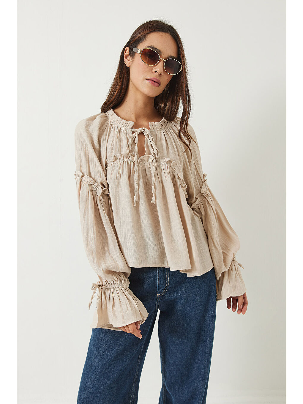 Bej Kadın Bağlama Detaylı Balon Kol Salaş Gofre Bluz-5