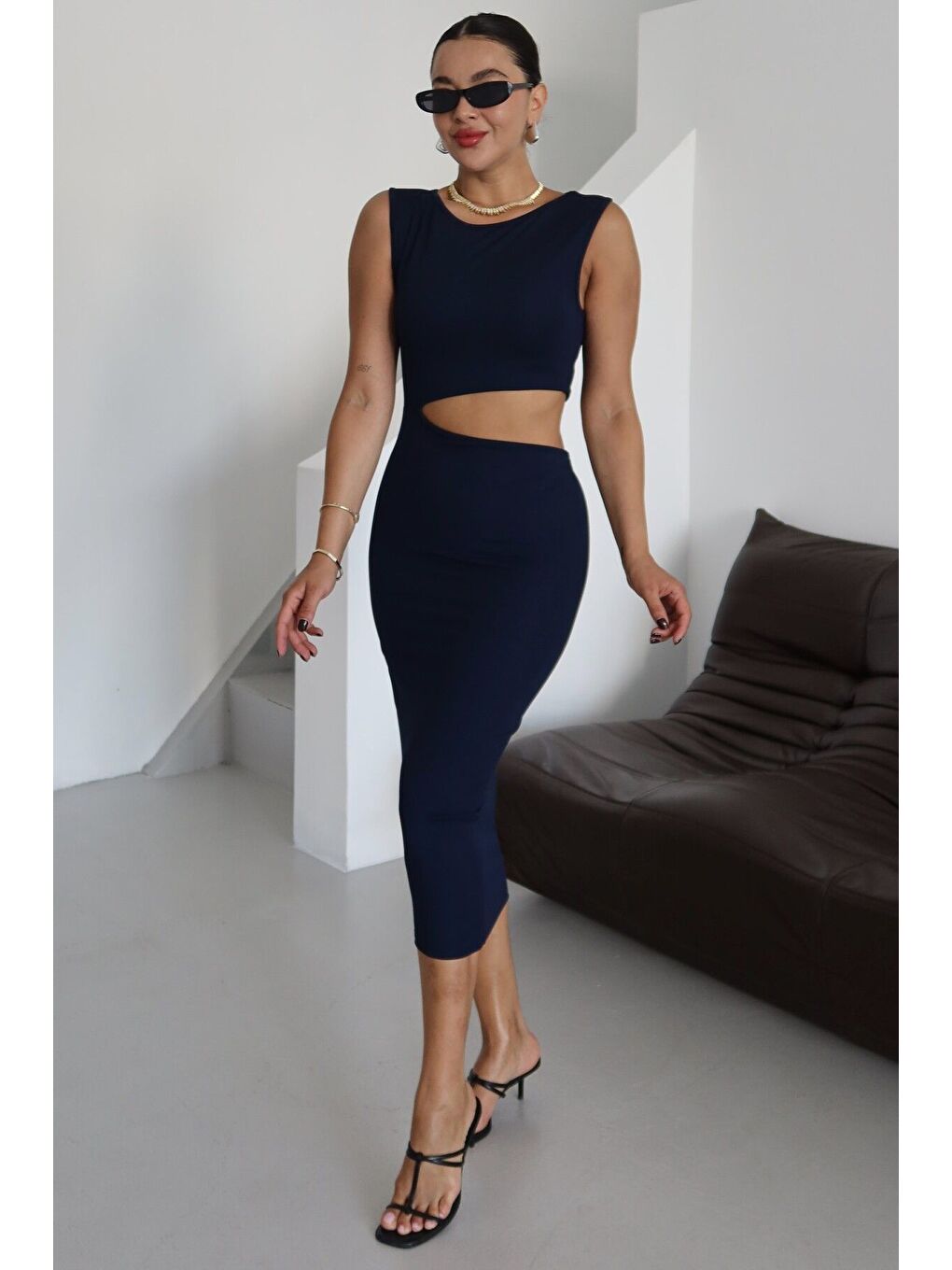 Kadın Lacivert Kolsuz Bel Pencere Detaylı Midi Boy Elbise-7