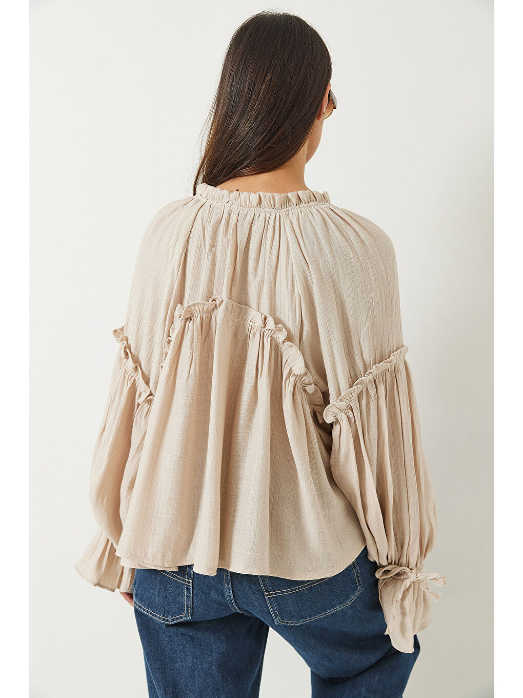 Bej Kadın Bağlama Detaylı Balon Kol Salaş Gofre Bluz-6