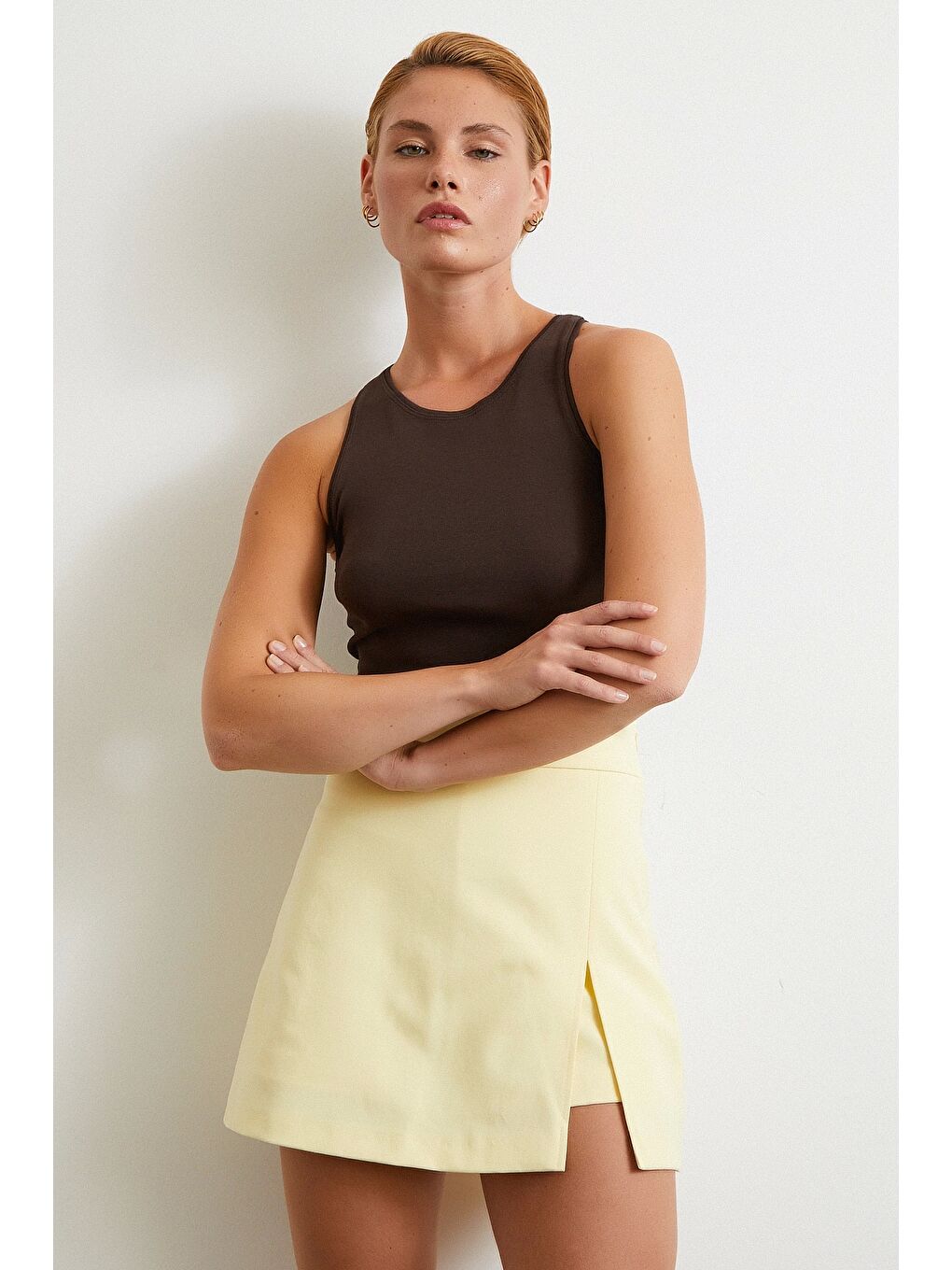 Yırtmaçlı Şort Etek Sarı-1