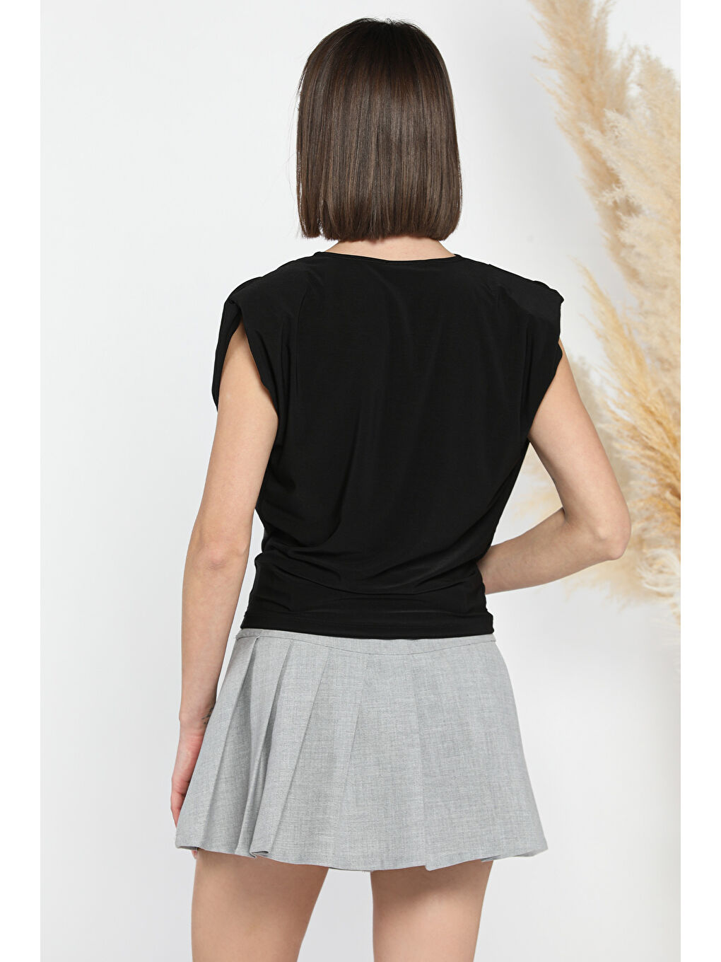 Siyah Vatkalı Omuz Drapeli Kadın Bluz-2