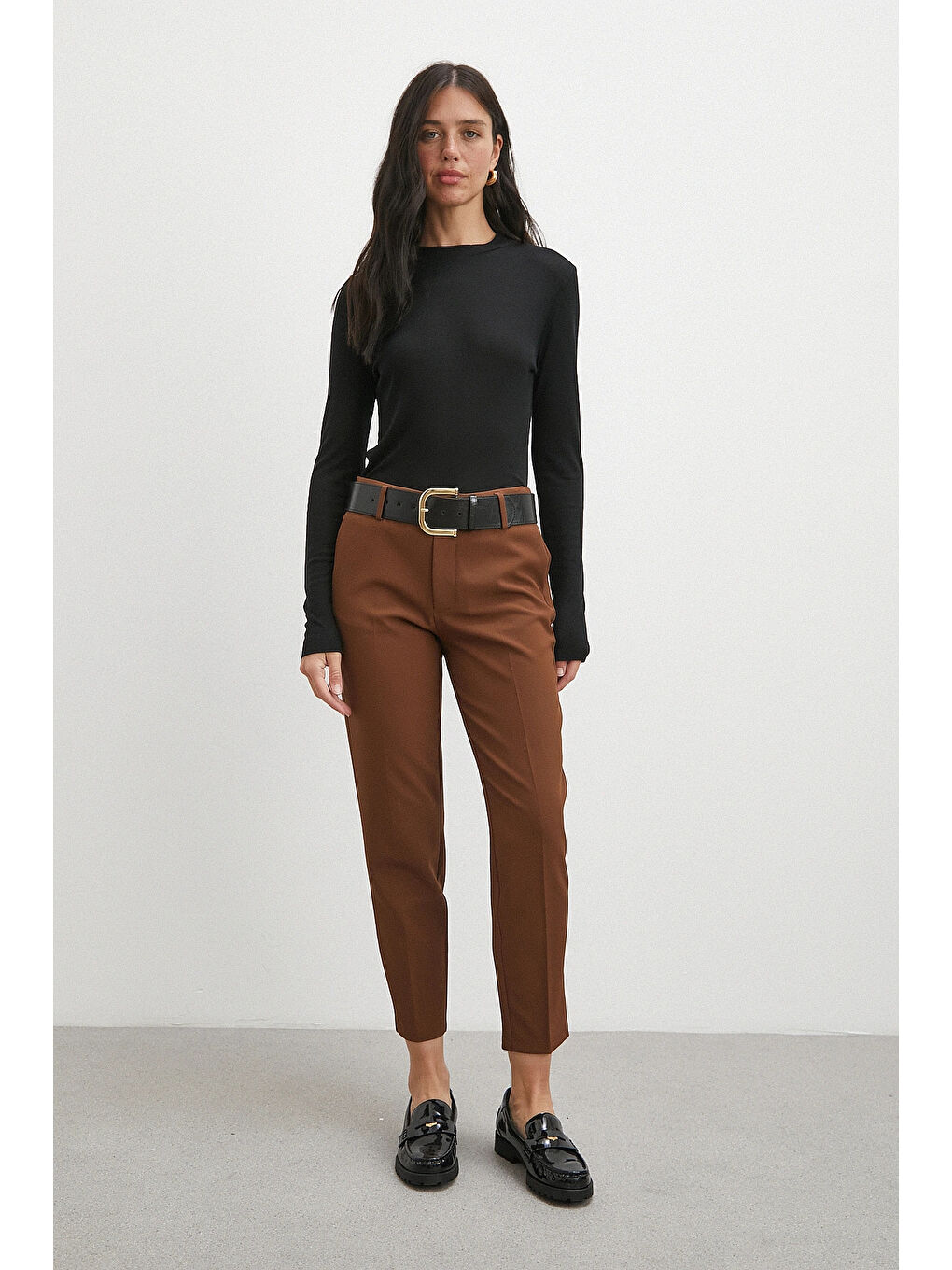 Karışık Kemerli Havuç Paça Pantolon Kahve-1