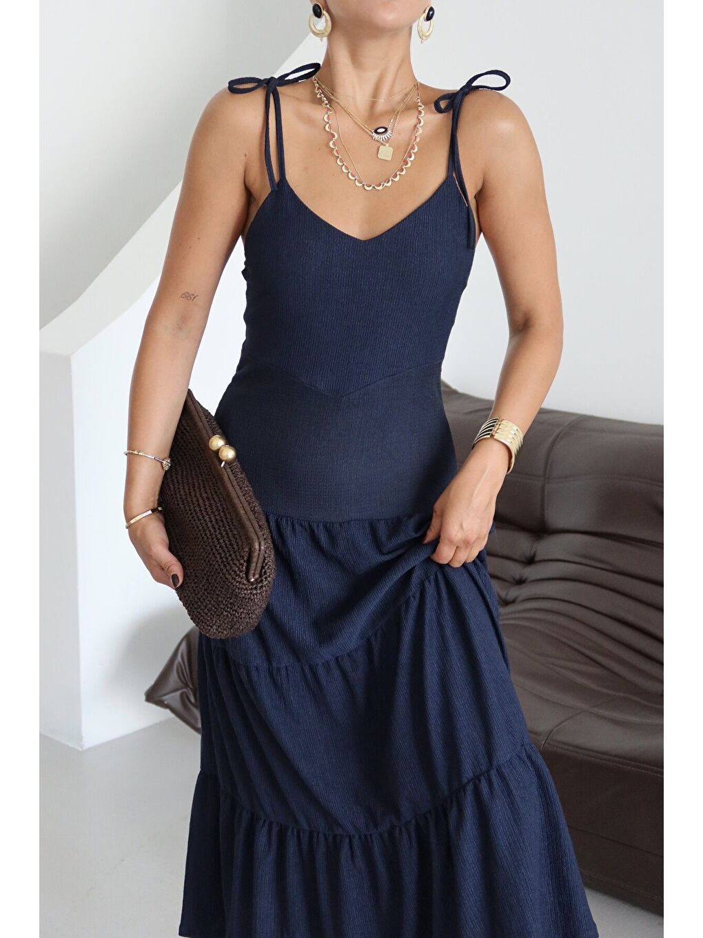 Kadın Lacivert Askılı Bağlama Detaylı Maxi Boy Krinkıl Elbise-1