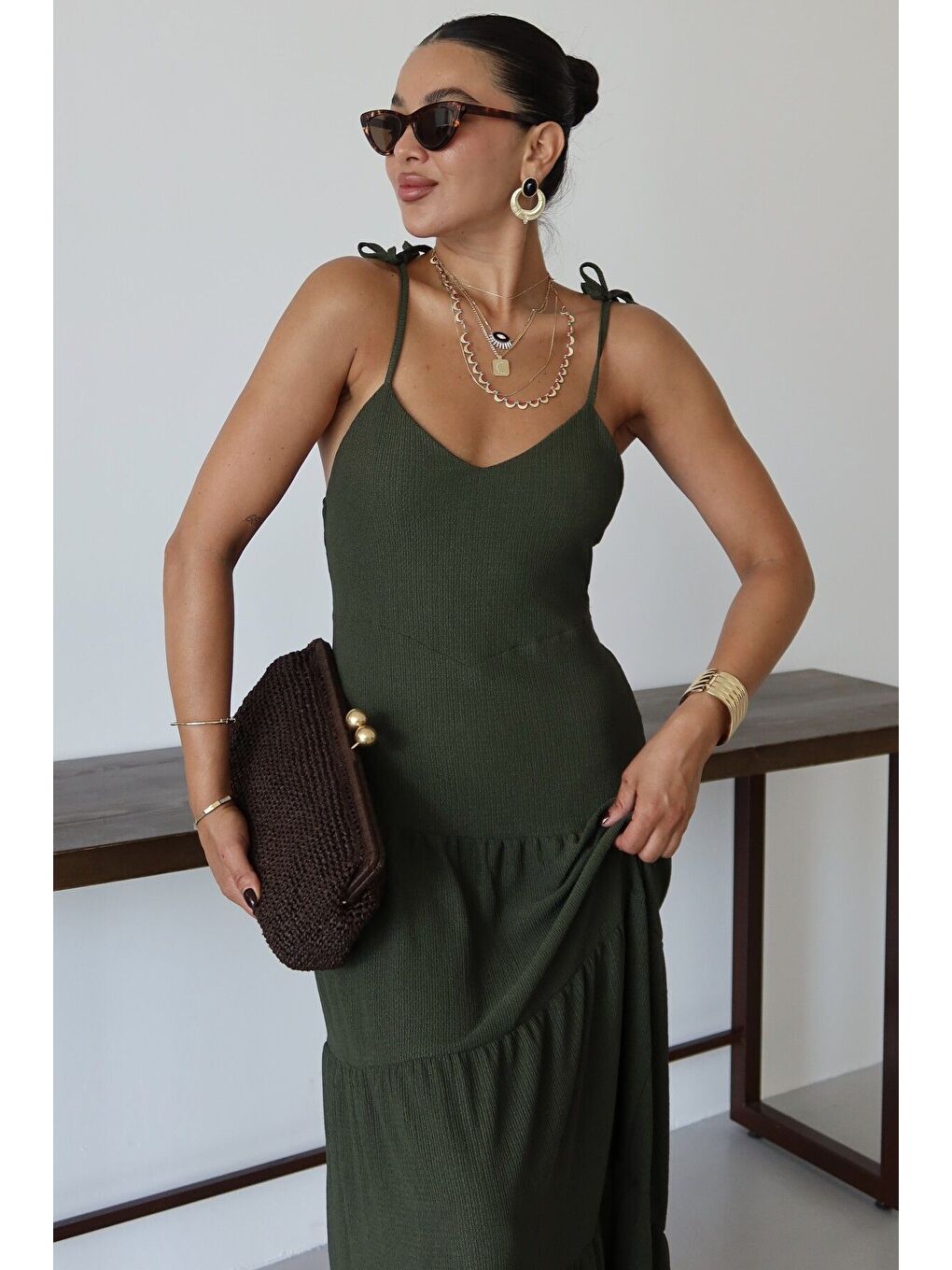 Kadın Koyu Haki Yeşil Askılı Bağlama Detaylı Maxi Boy Krinkıl Elbise-5