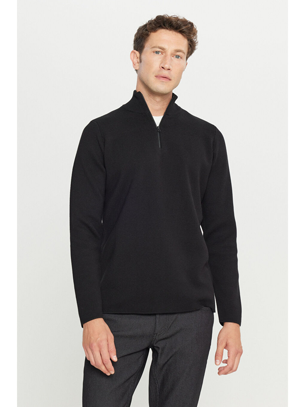 Erkek Siyah Pamuklu Slim Fit Dar Kesim Bato Yaka Dokulu Triko Kazak