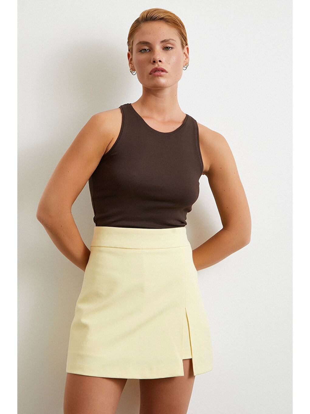 Yırtmaçlı Şort Etek Sarı-2