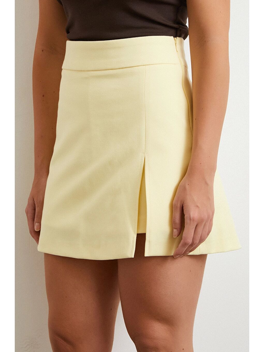 Yırtmaçlı Şort Etek Sarı-3