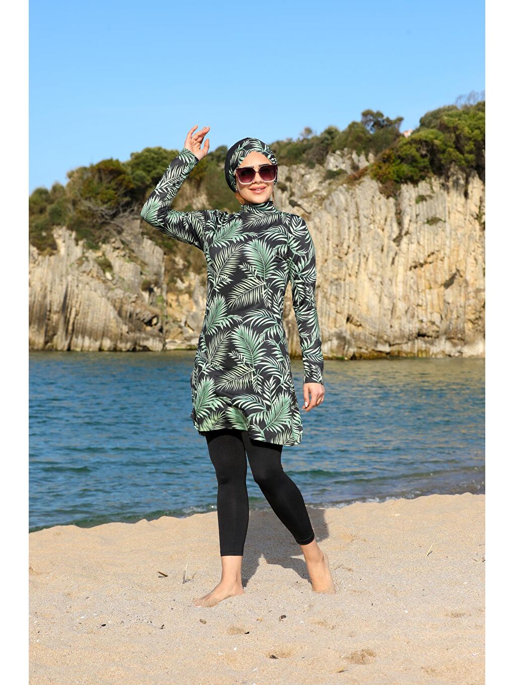 Siyah Tropikal Desen Taytlı Kapalı Tesettür Mayo 22662268-1