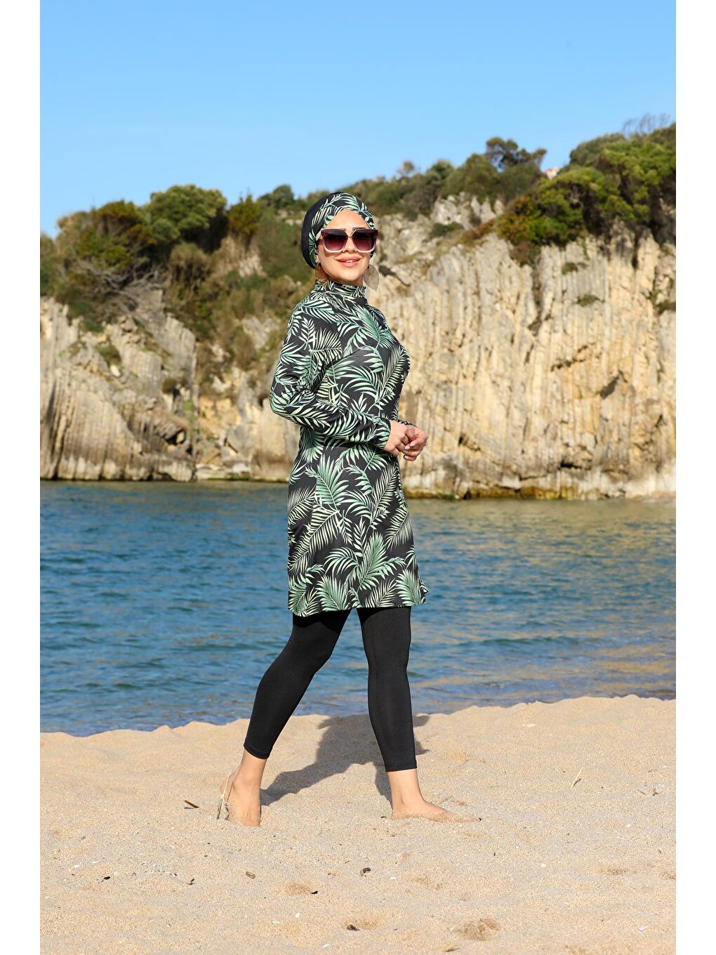 Siyah Tropikal Desen Taytlı Kapalı Tesettür Mayo 22662268-2