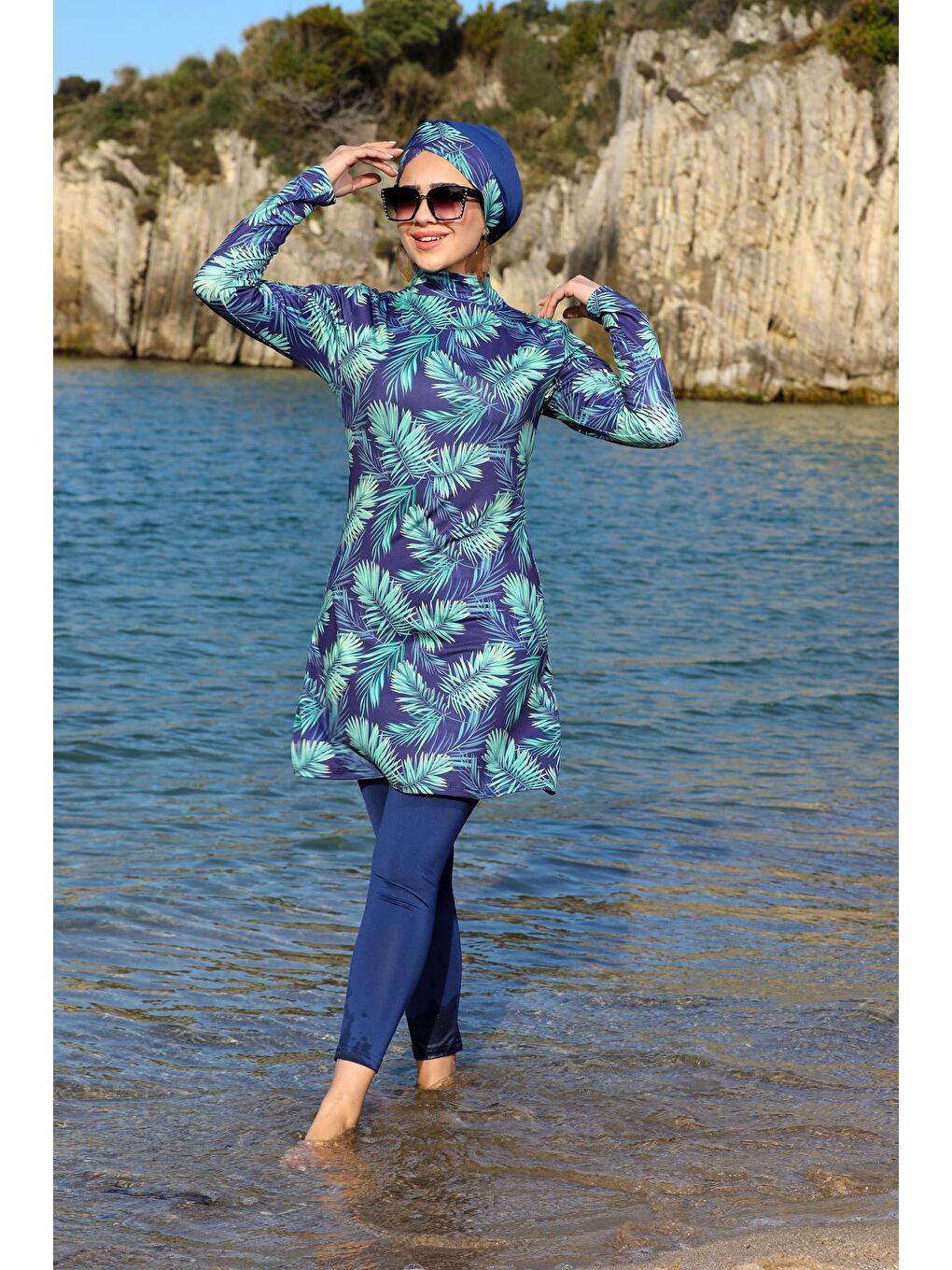 Lacivert Tropikal Desen Taytlı Kapalı Tesettür Mayo 22662268-1