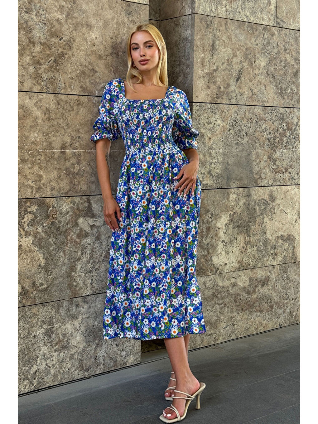 Kare Yaka Beli Gipeli Çiçek Desenli Elbise Mavi