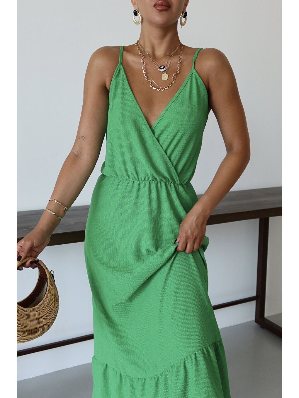 Kadın Yeşil Askılı Kruvaze Maxi Boy Krinkıl Elbise-1