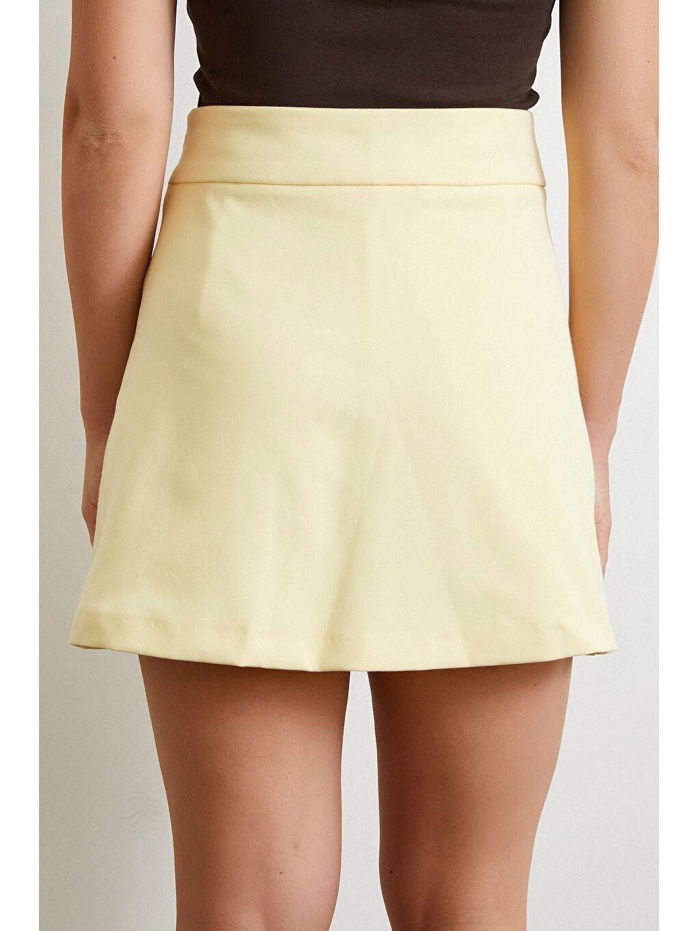 Yırtmaçlı Şort Etek Sarı-4