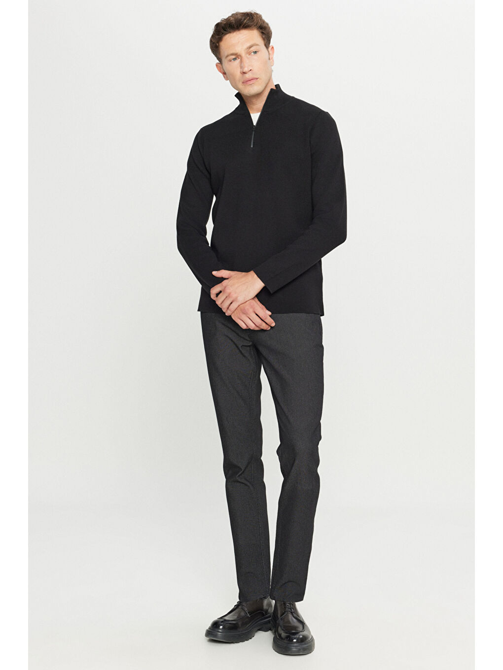 Erkek Siyah Pamuklu Slim Fit Dar Kesim Bato Yaka Dokulu Triko Kazak-1