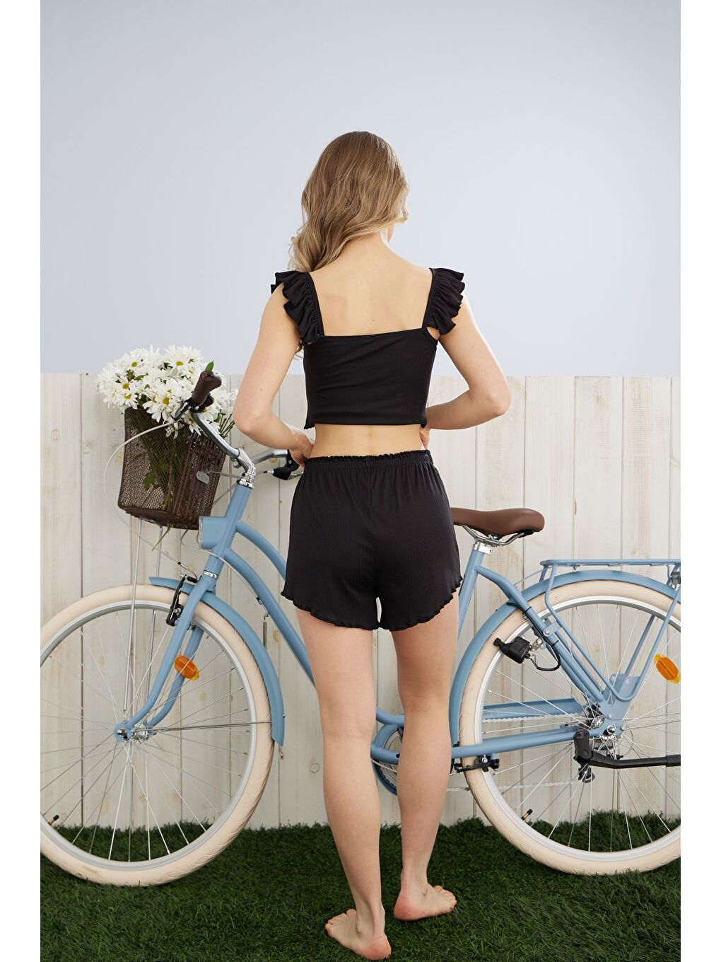 Siyah Kadın Fırfır Detaylı Yüksek Kaliteli Fitilli Crop Şortlu Takım-2