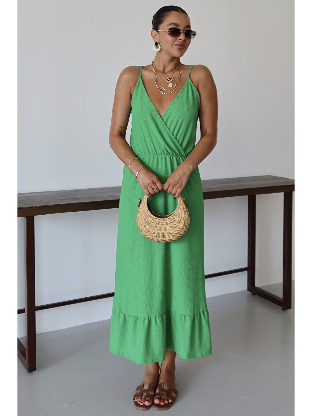 Kadın Yeşil Askılı Kruvaze Maxi Boy Krinkıl Elbise-6