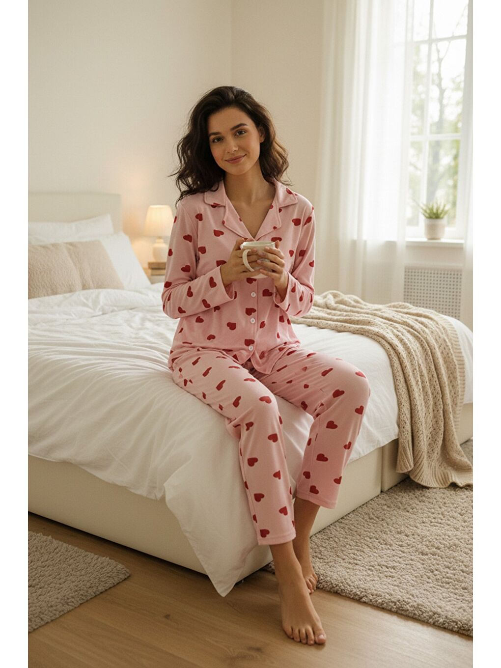 Pembe Kalp Desenli Polo Yaka Düğmeli Pijama Takımı-1