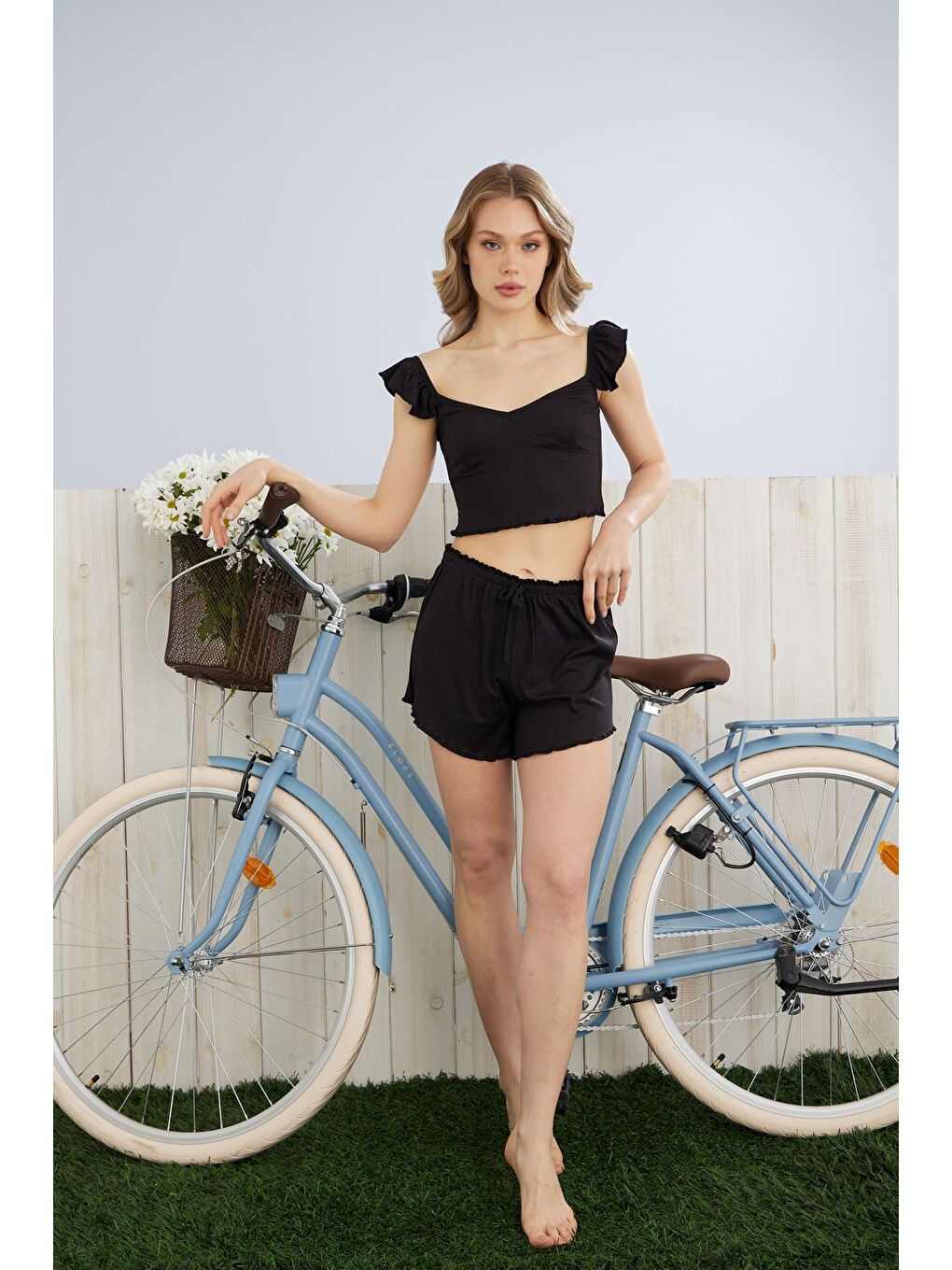 Siyah Kadın Fırfır Detaylı Yüksek Kaliteli Fitilli Crop Şortlu Takım-4