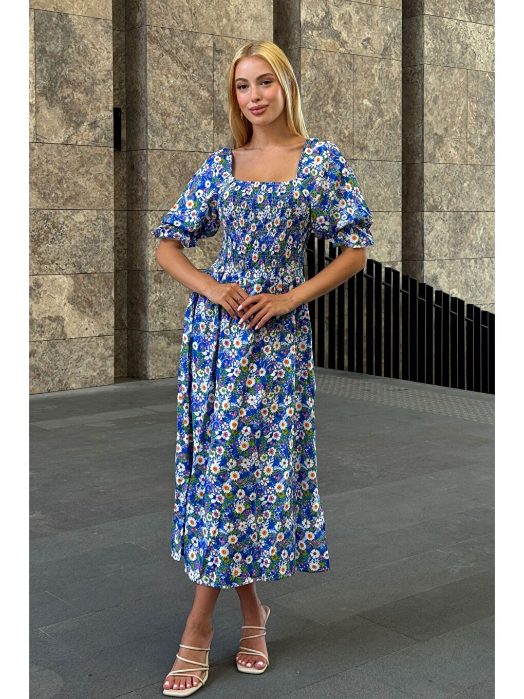 Kare Yaka Beli Gipeli Çiçek Desenli Elbise Mavi-1