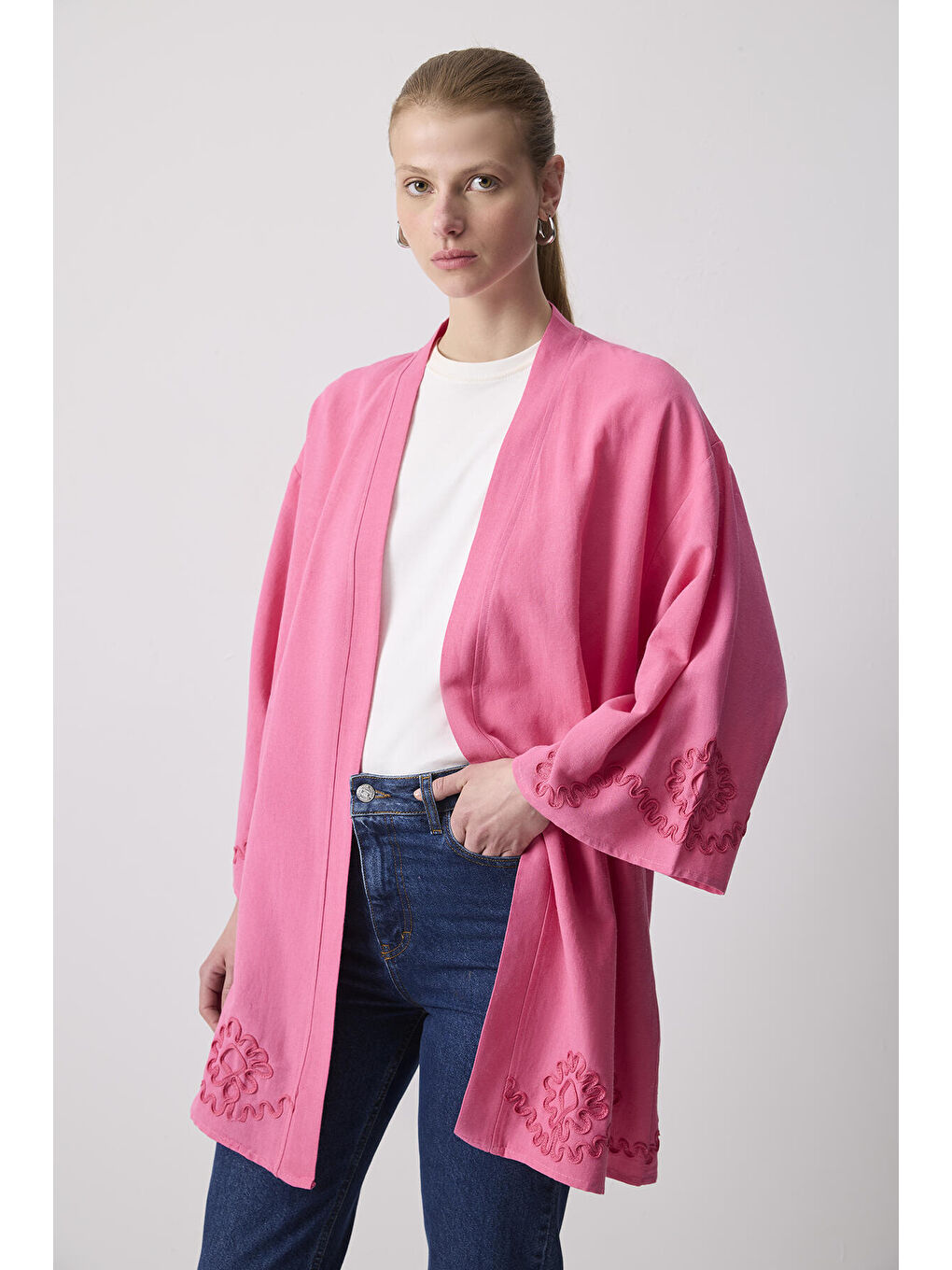 Pembe Keten Dokulu Nakışlı Kimono