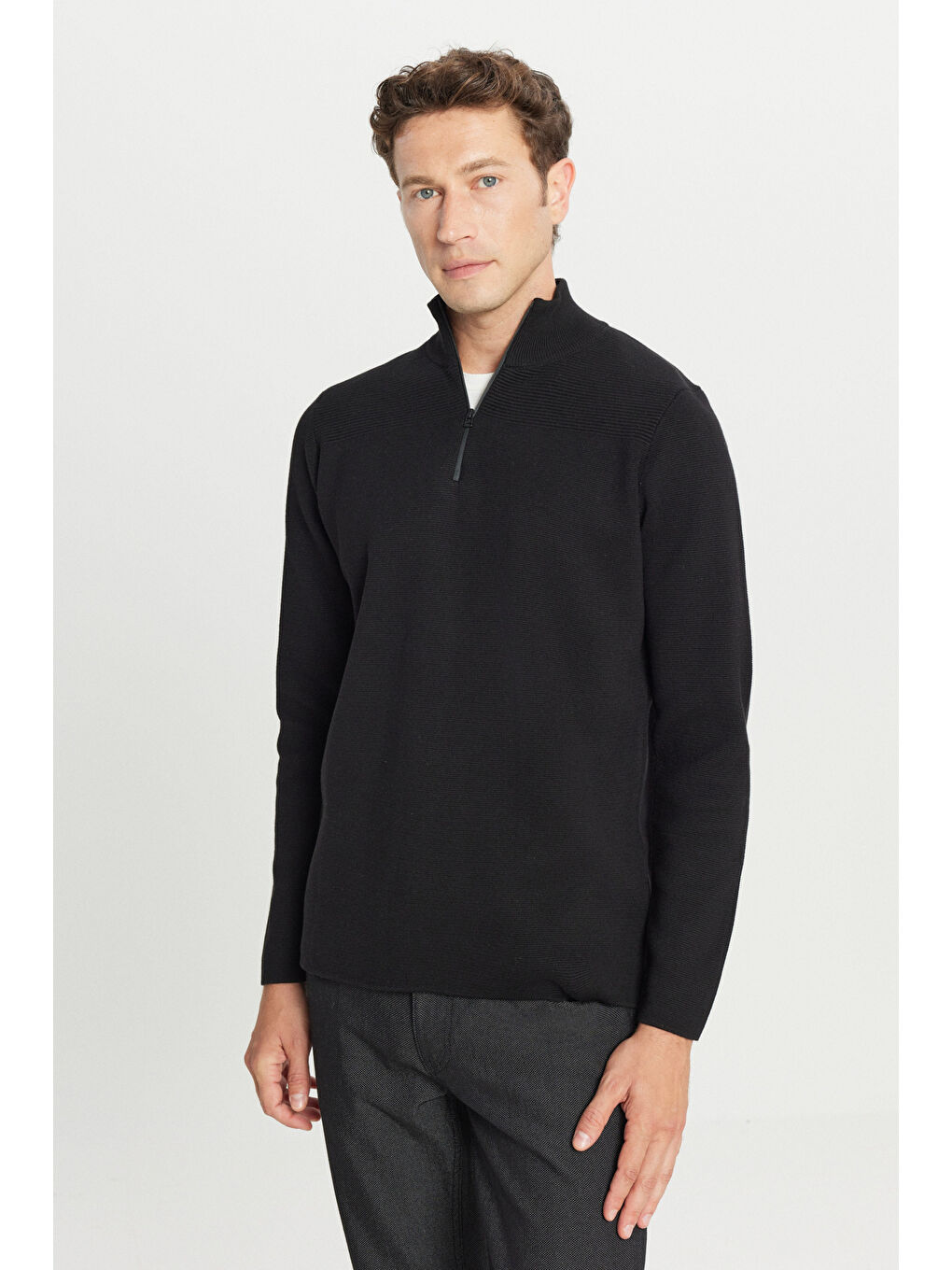 Erkek Siyah Pamuklu Slim Fit Dar Kesim Bato Yaka Dokulu Triko Kazak-2
