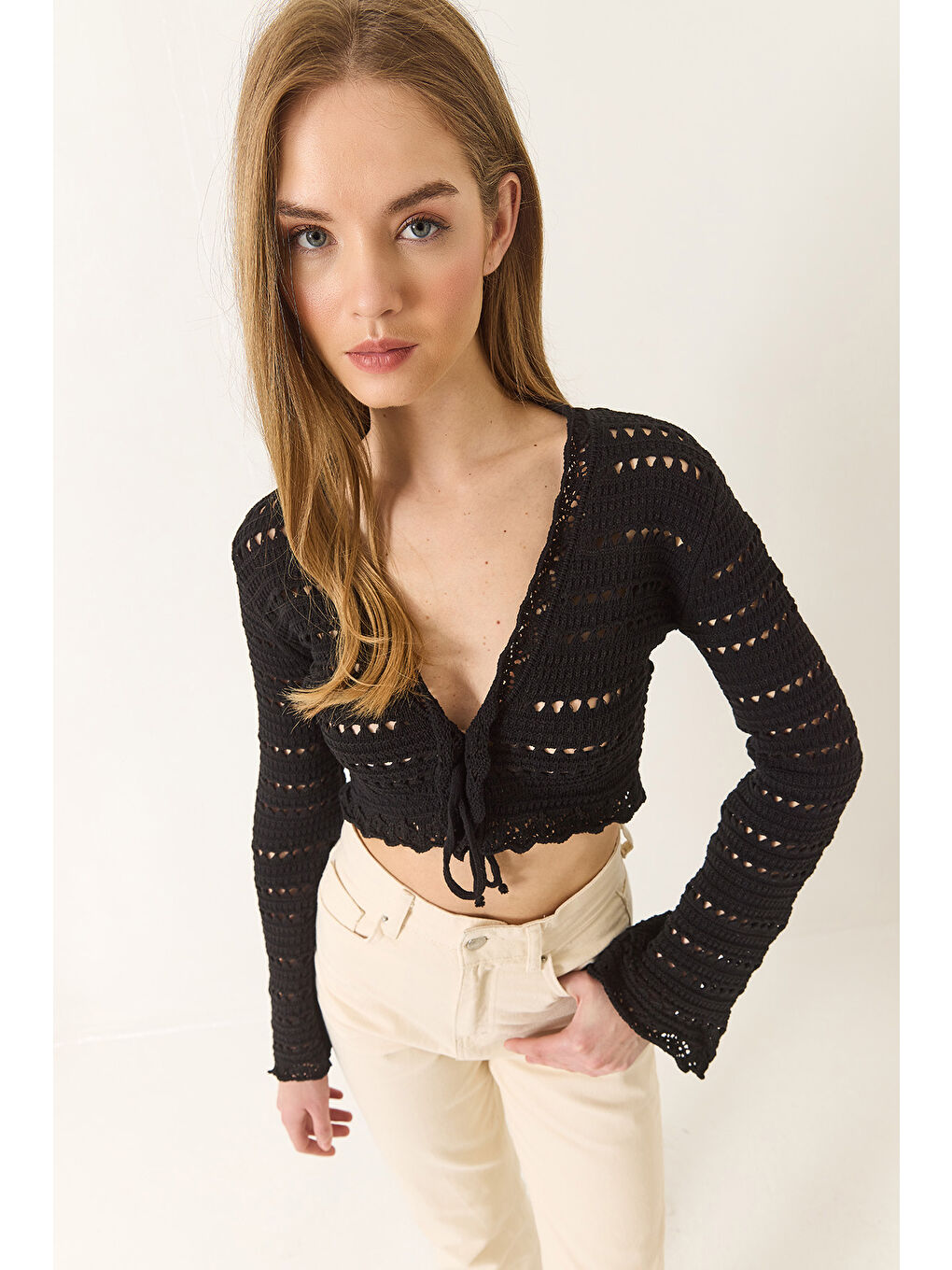 Siyah Kadın Ajurlu Rustik Bluz-1