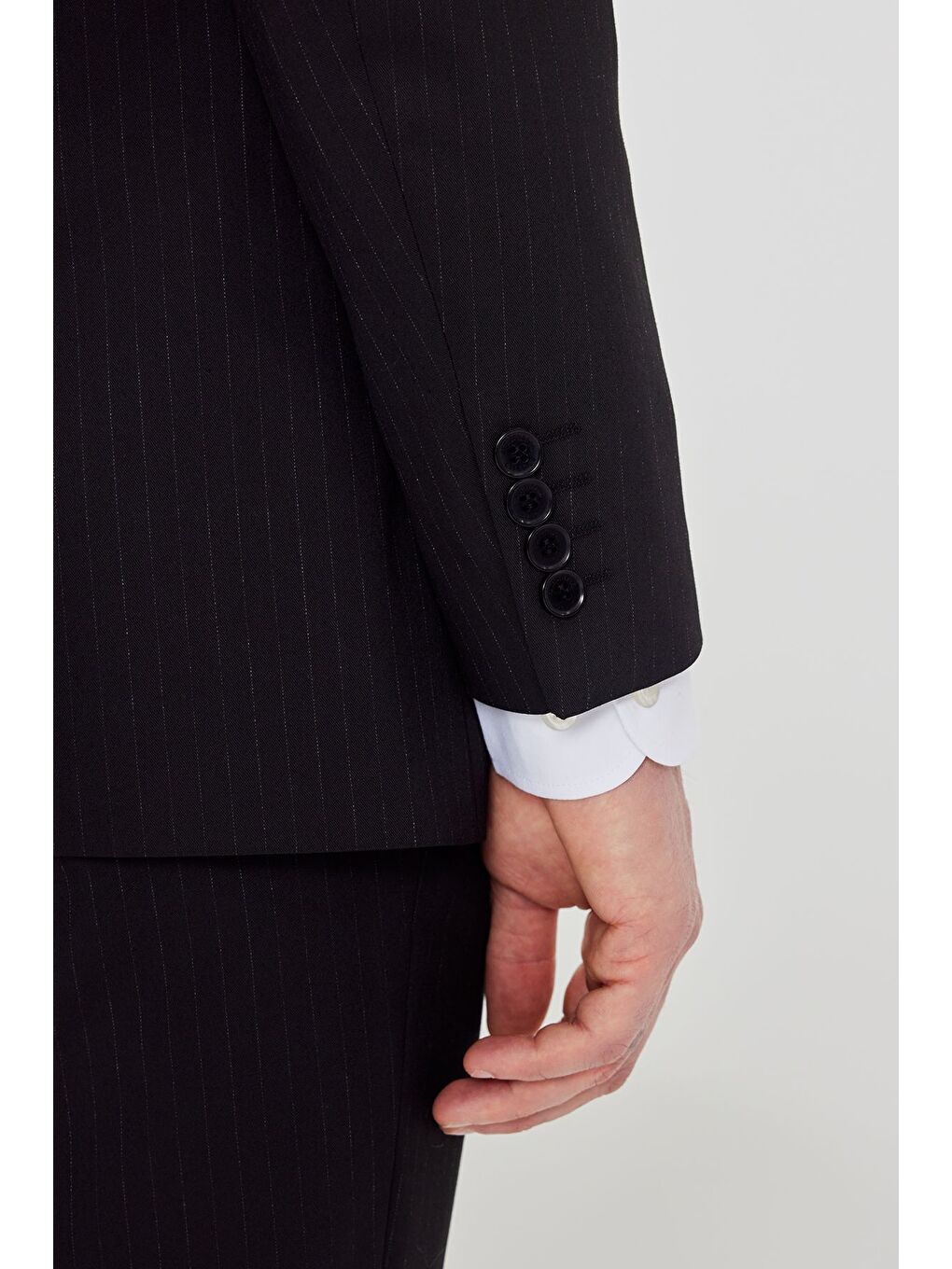 Erkek Siyah-Gri Slim Fit Kırlangıç Yaka Çizgili Kapak Cepli Esnek Takım Elbise-4