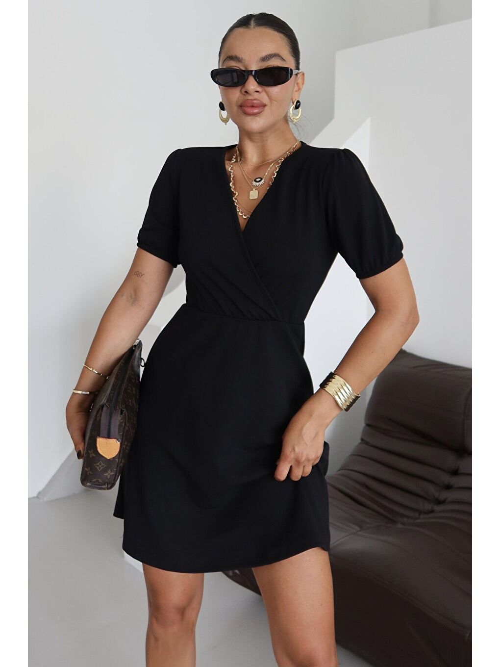 Kadın Siyah Kısa Kollu Kruvaze Yaka Mini Elbise