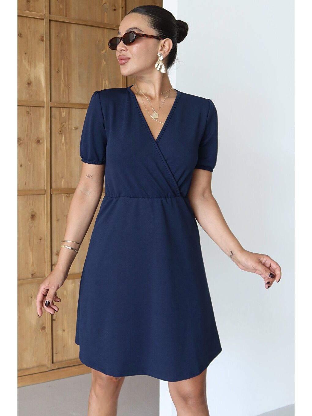 Kadın Lacivert Kısa Kollu Kruvaze Yaka Mini Elbise-3