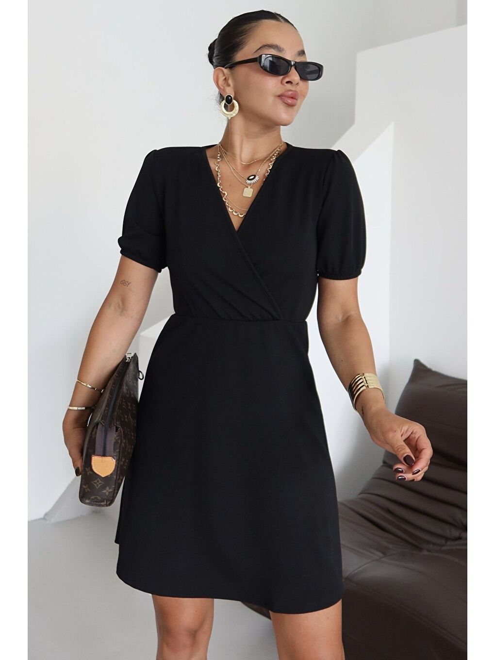 Kadın Siyah Kısa Kollu Kruvaze Yaka Mini Elbise-2