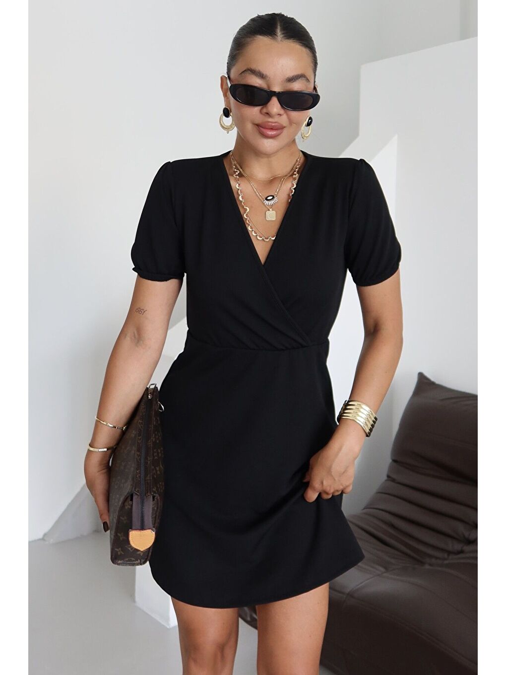 Kadın Siyah Kısa Kollu Kruvaze Yaka Mini Elbise-4