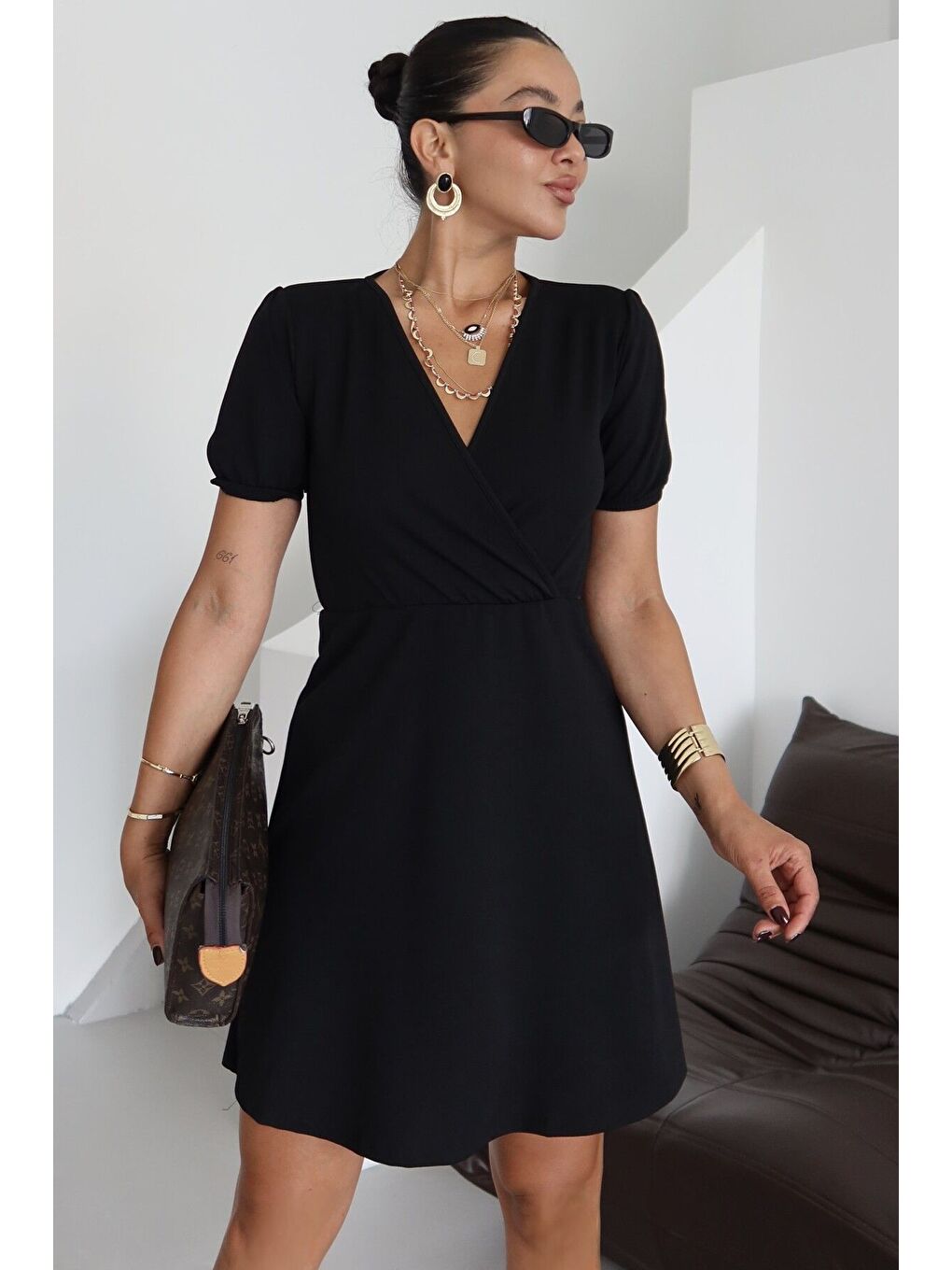 Kadın Siyah Kısa Kollu Kruvaze Yaka Mini Elbise-5