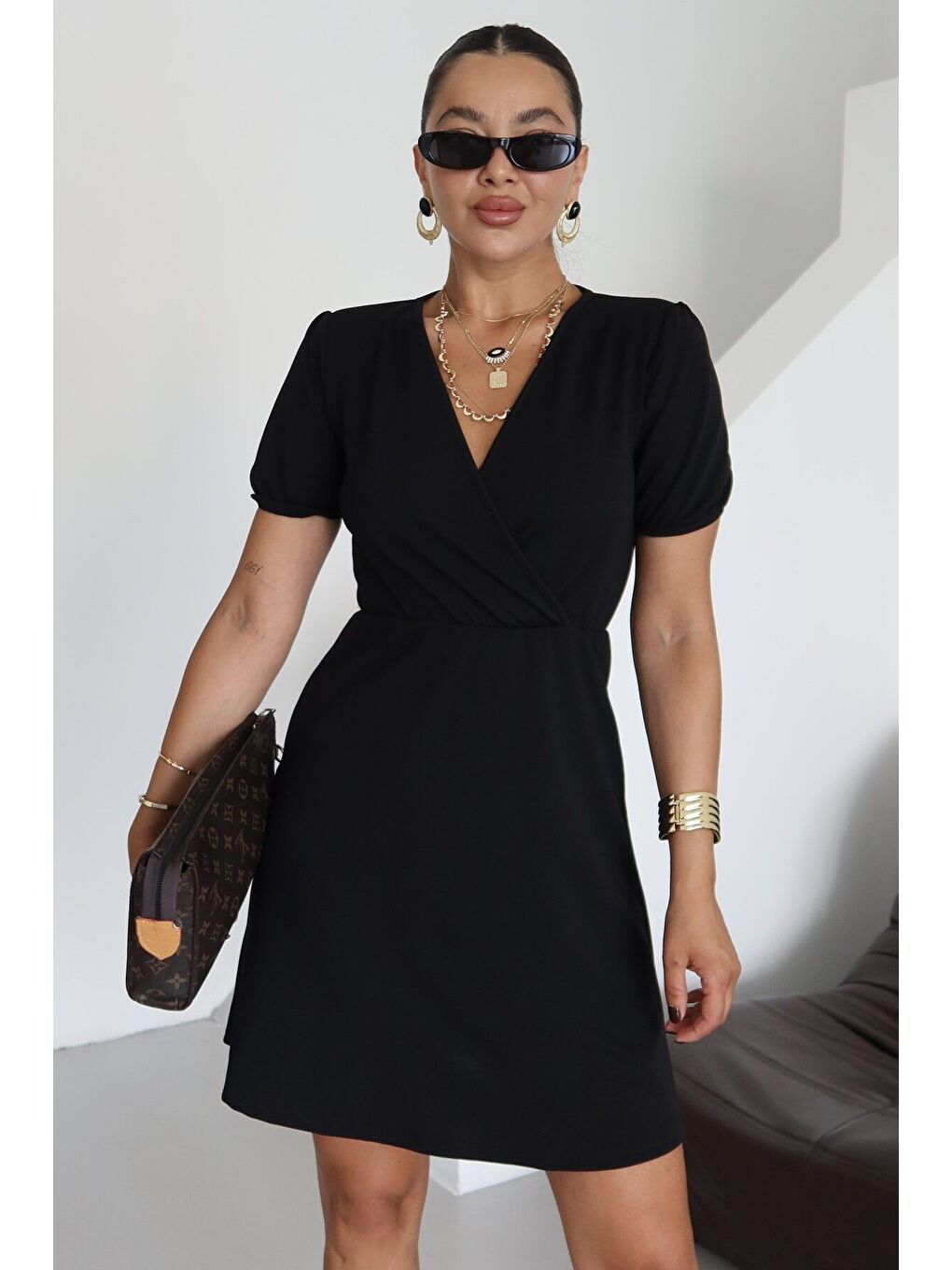 Kadın Siyah Kısa Kollu Kruvaze Yaka Mini Elbise-6