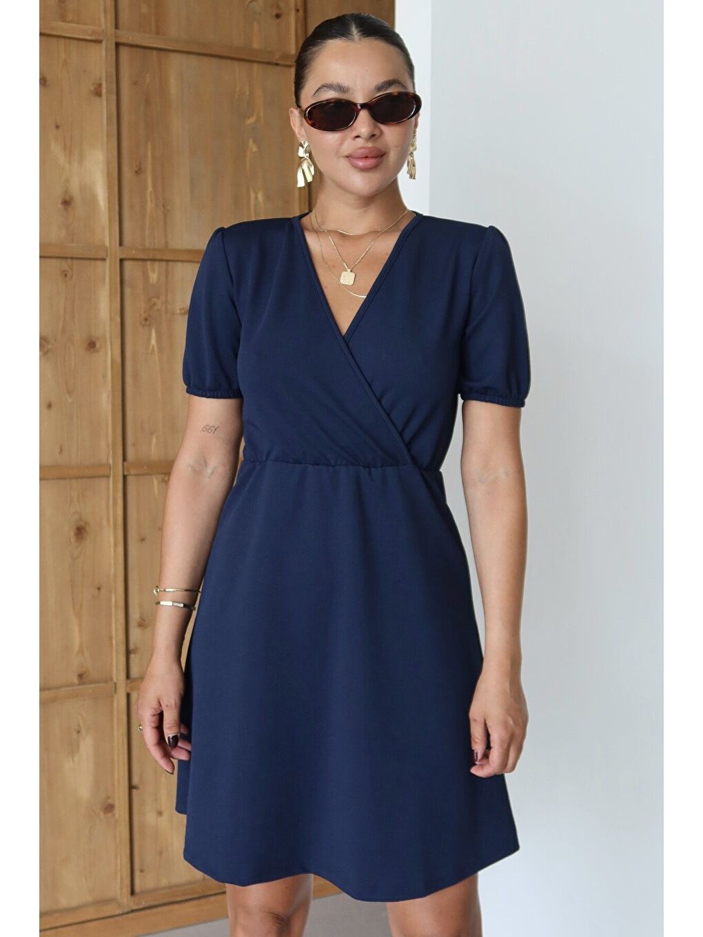 Kadın Lacivert Kısa Kollu Kruvaze Yaka Mini Elbise-4