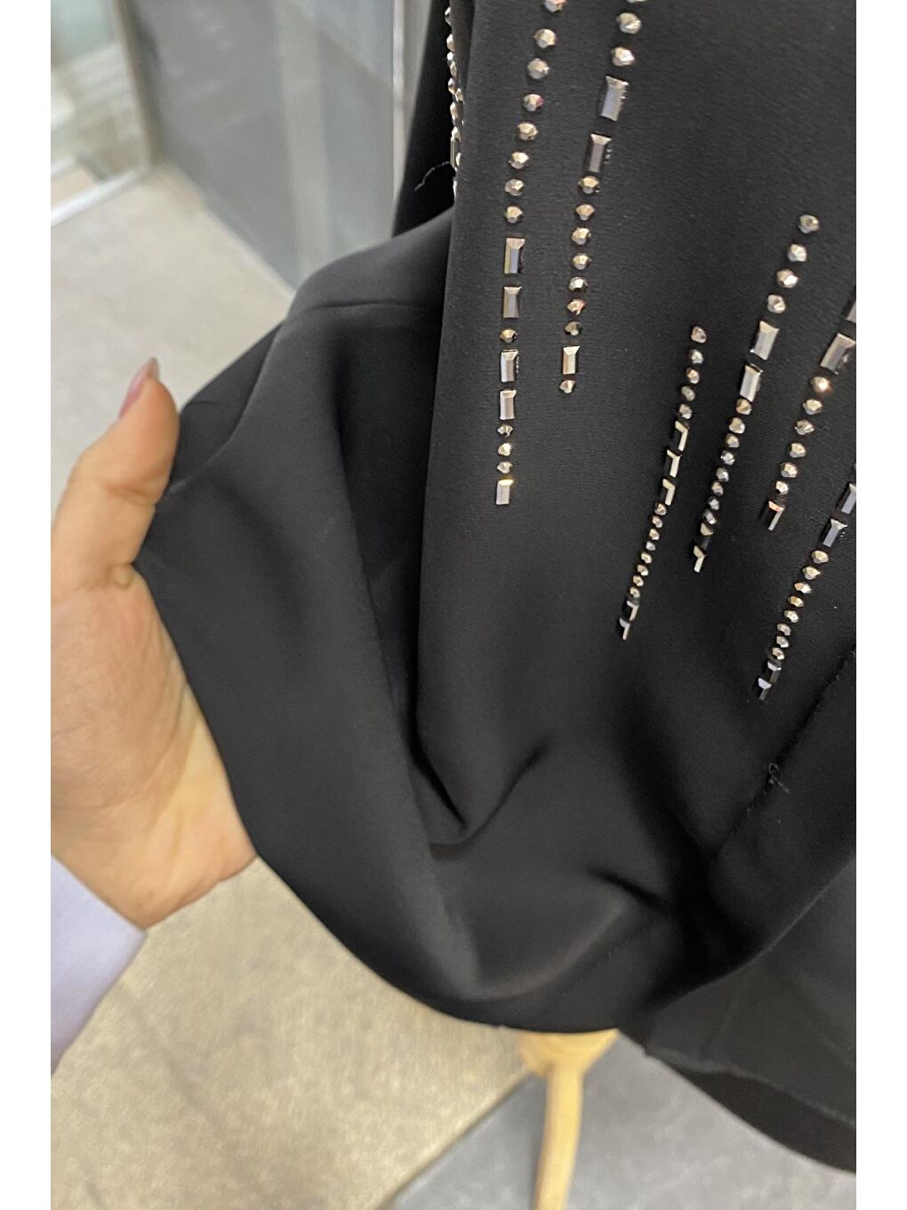 Siyah Önü Taşlı Arkası Uzun Basic İç Göstermeyen Küçük ve Büyük Beden Gömlek-2