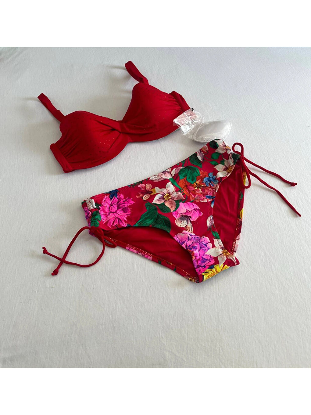 Kadın Kırmızı Taş İşlemeli Çiçek Desenli Bikini Takım HZL25S-LC3368-1
