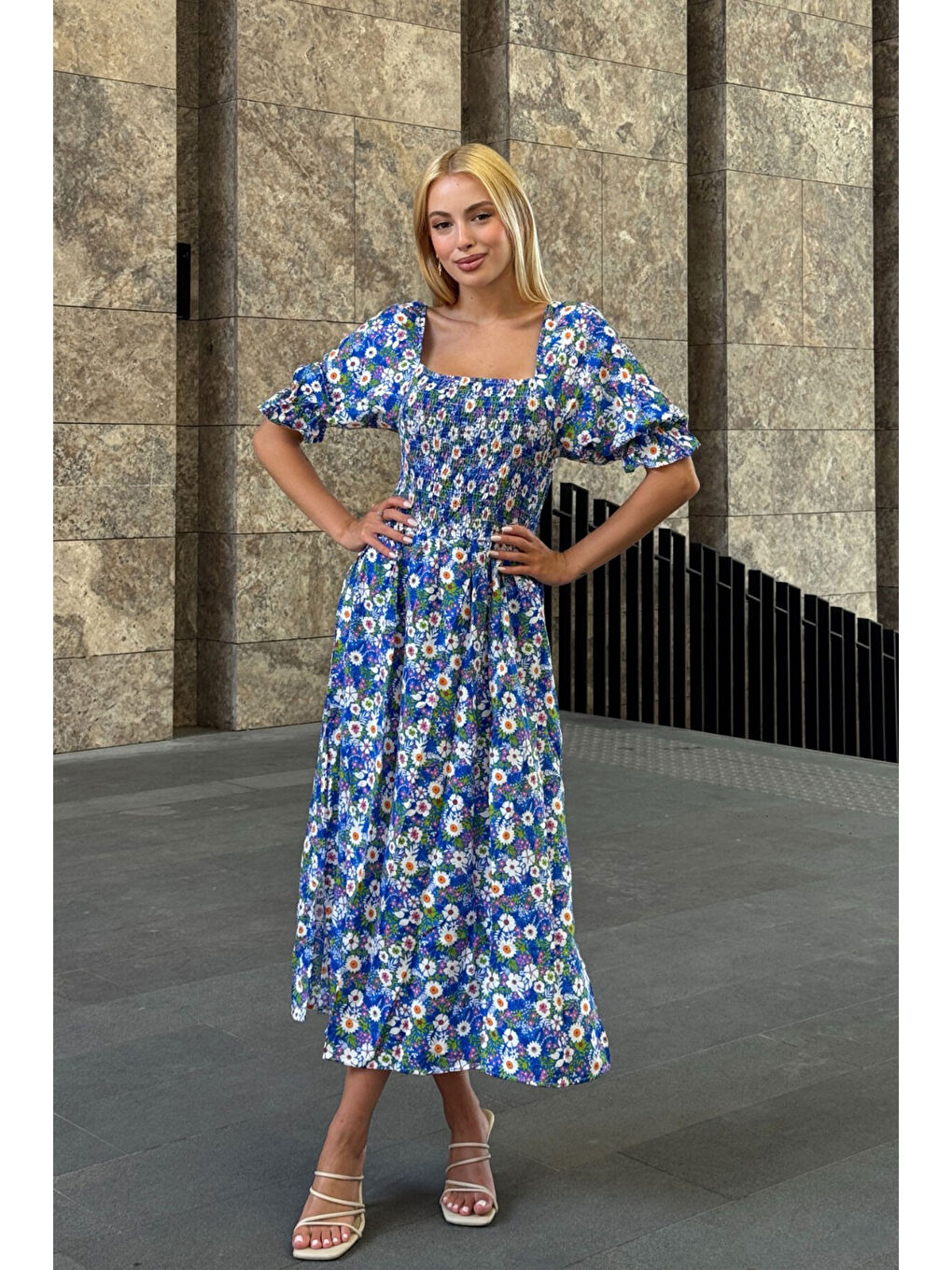 Kare Yaka Beli Gipeli Çiçek Desenli Elbise Mavi-2