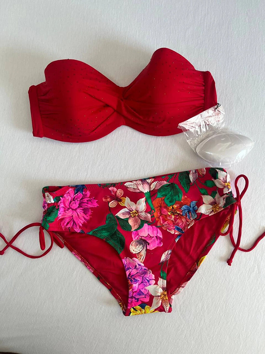 Kadın Kırmızı Taş İşlemeli Çiçek Desenli Bikini Takım HZL25S-LC3368-2