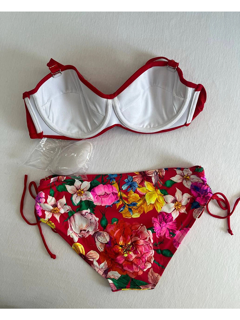 Kadın Kırmızı Taş İşlemeli Çiçek Desenli Bikini Takım HZL25S-LC3368-4