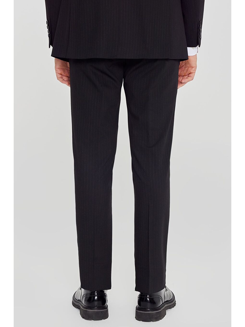 Erkek Siyah-Gri Slim Fit Kırlangıç Yaka Çizgili Kapak Cepli Esnek Takım Elbise-6