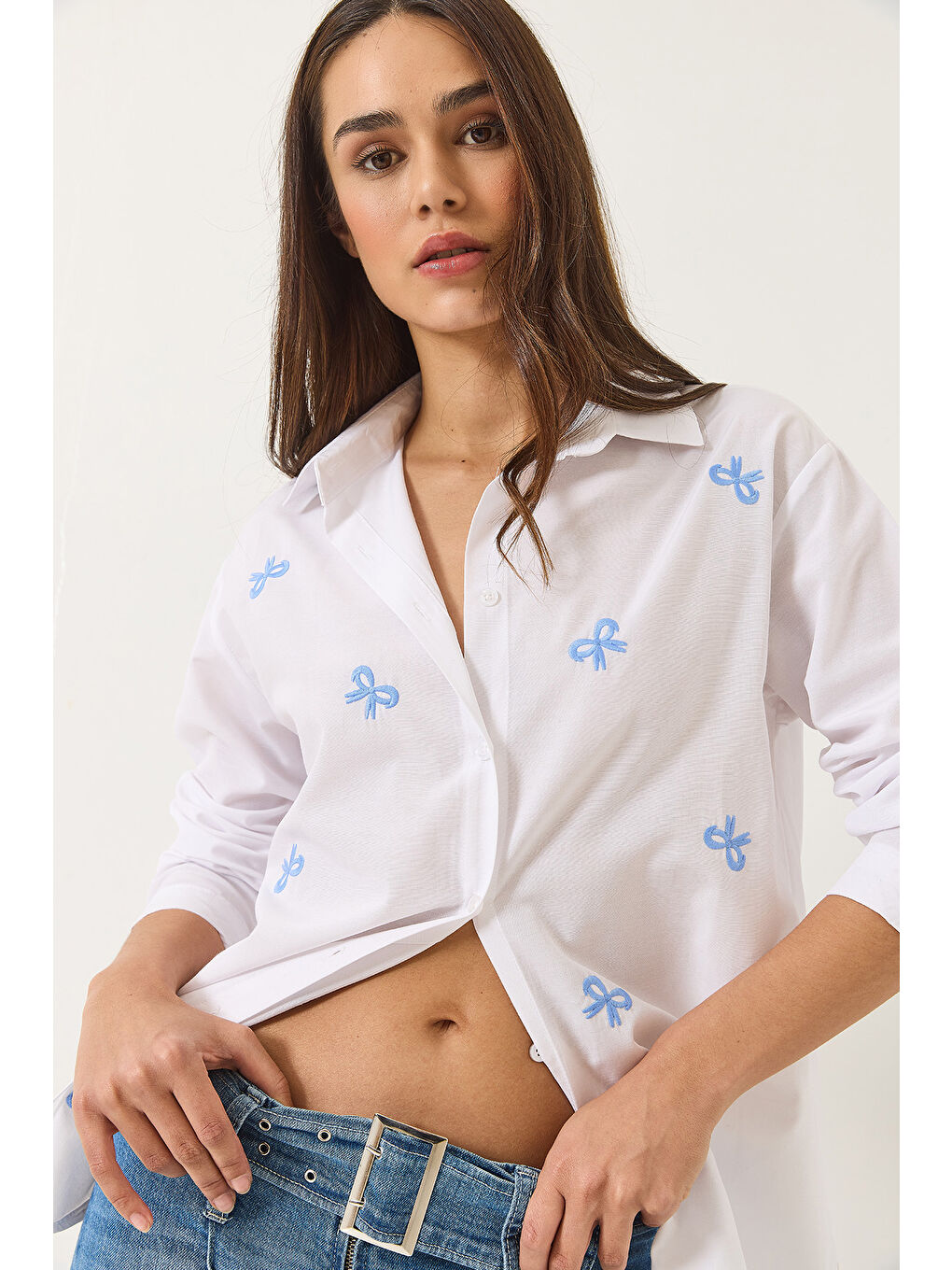 Beyaz Kadın Kurdele Nakışlı Uzun Kollu Regular Gömlek