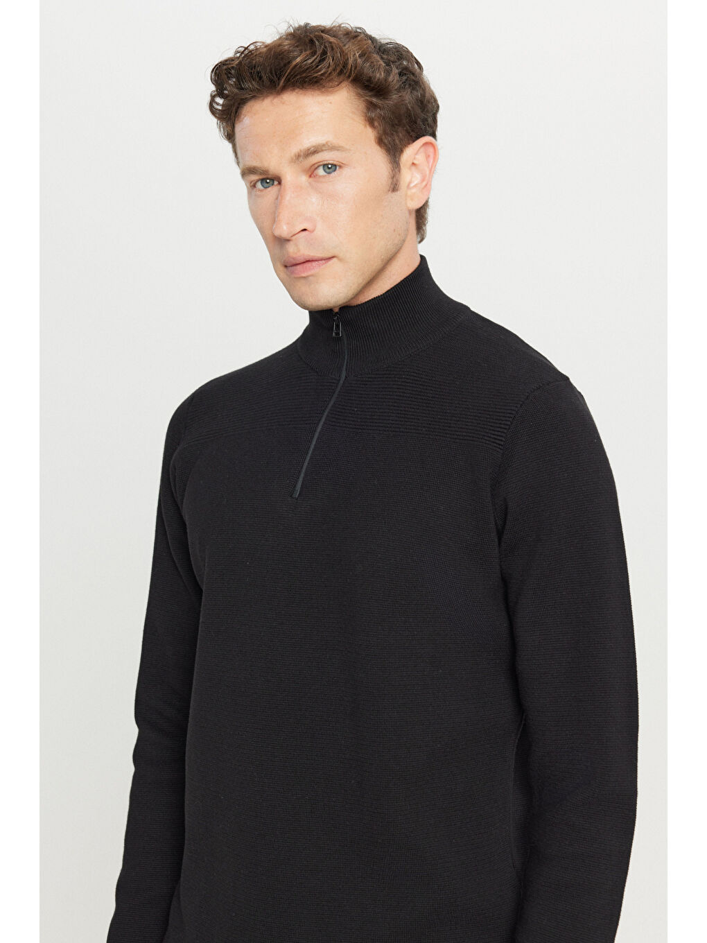 Erkek Siyah Pamuklu Slim Fit Dar Kesim Bato Yaka Dokulu Triko Kazak-3