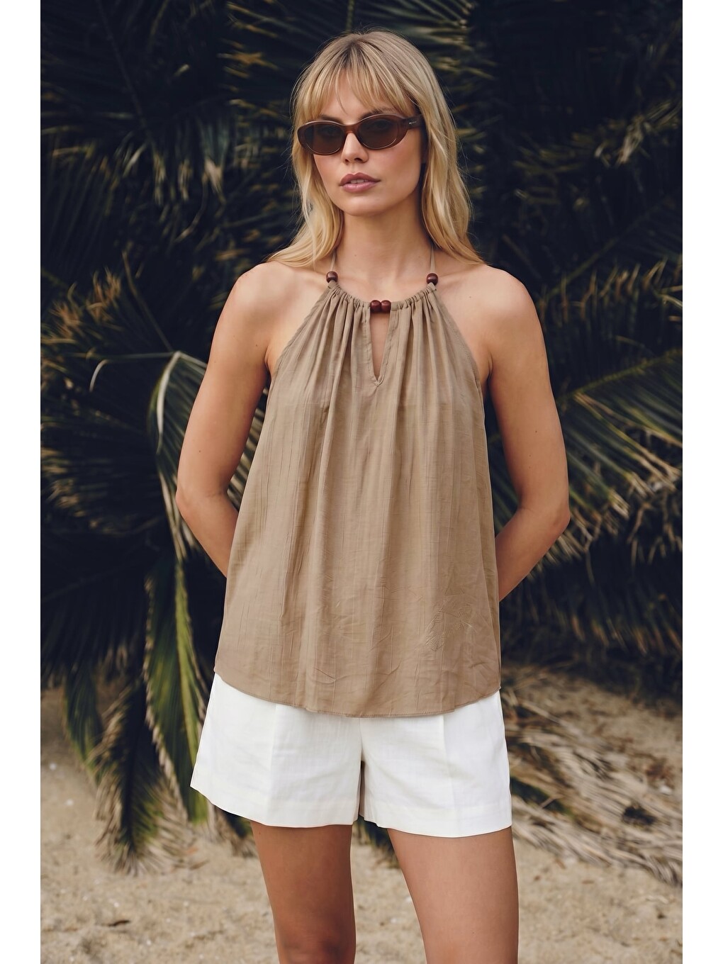 Kahverengi Aksesuar Detaylı Bluz - Camel
