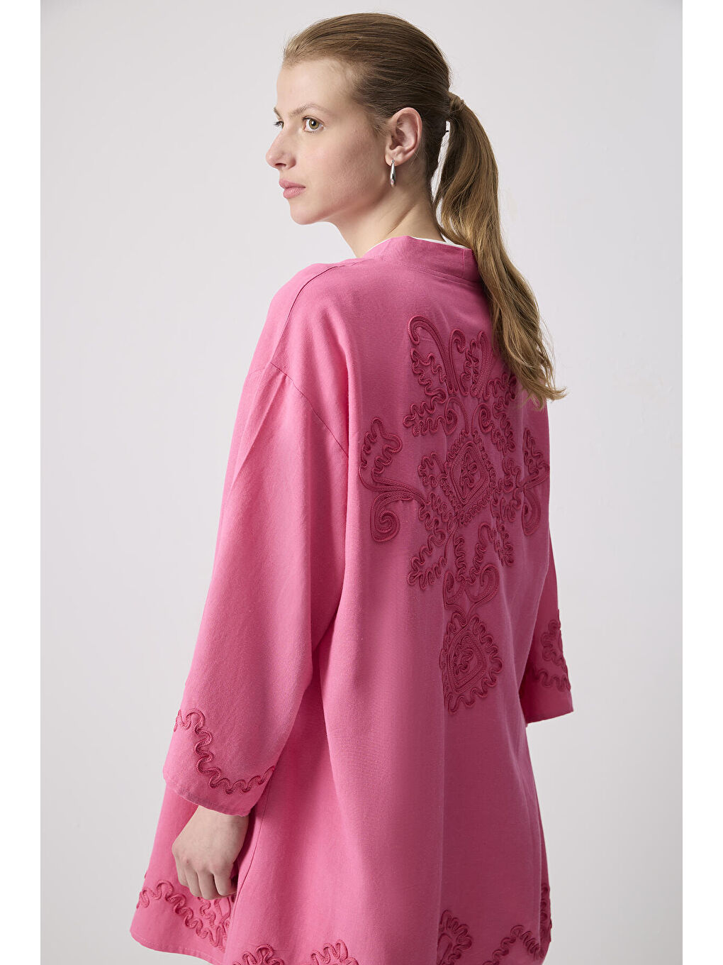 Pembe Keten Dokulu Nakışlı Kimono-4