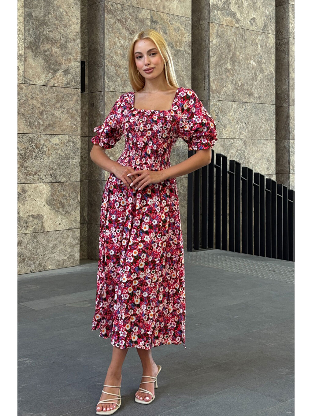 Kare Yaka Beli Gipeli Çiçek Desenli Elbise Fuşya-1