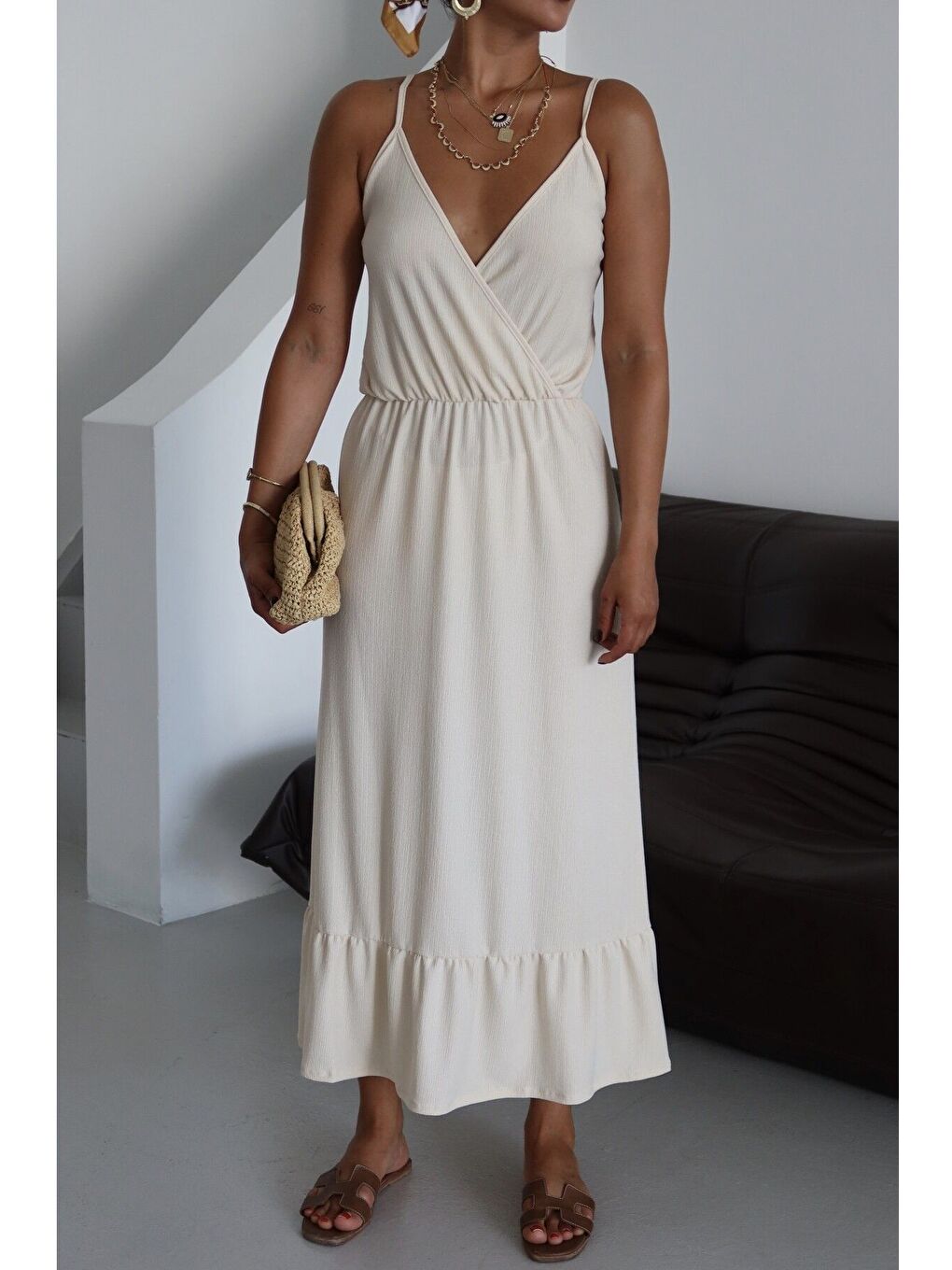 Kadın Bej Askılı Kruvaze Maxi Boy Krinkıl Elbise-1